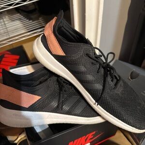 ADIDAS RUNNING SNEAKERS